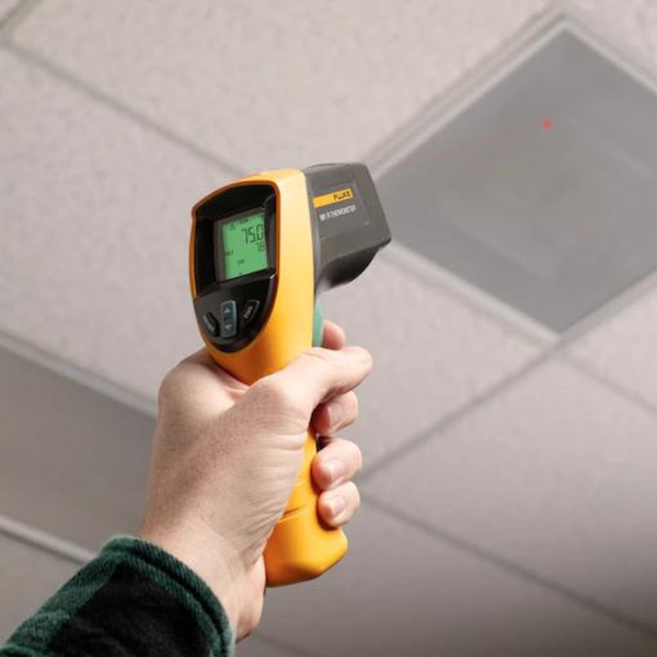 Máy đo nhiệt độ hồng ngoại FLUKE 561 - Đo nhiệt độ từ xa khoảng cách 1 Mét