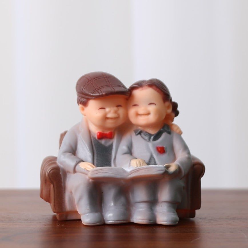  Tượng Ông Bà Đọc Sách (Nhựa) (PKT-999-160) 