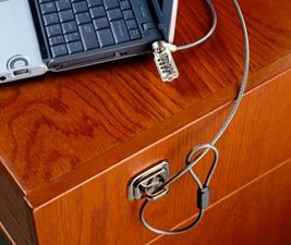 Tấm đế móc dây cáp khoá laptop Targus PA400