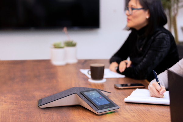 Điện thoại họp trực tuyến Poly Trio C60