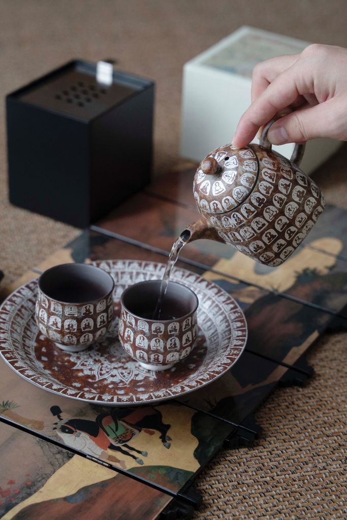 Ấm trà thiền họa tiết vạn Phật mạ bạc cao cấp phong cách Wabi-Sabi