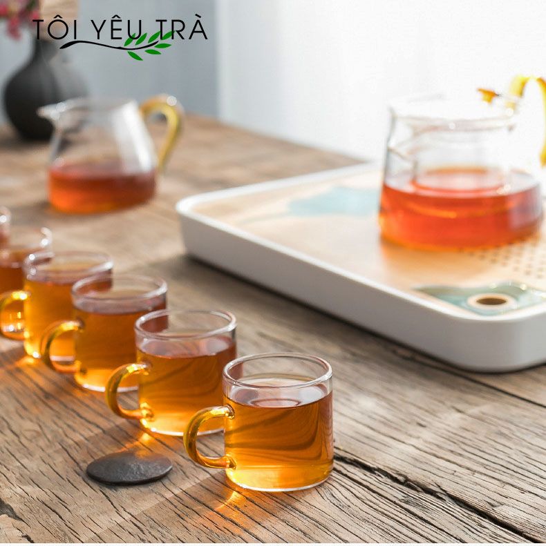 Bộ ấm chén thủy tinh quai màu hổ phách