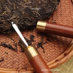 Kim châm trà: cây kim được làm bằng thép không rỉ, chắc chắn, cán bằng gỗ mun cao cấp dùng tách bánh trà phổ nhĩ