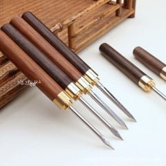 Kim châm trà: cây kim được làm bằng thép không rỉ, chắc chắn, cán bằng gỗ mun cao cấp dùng tách bánh trà phổ nhĩ
