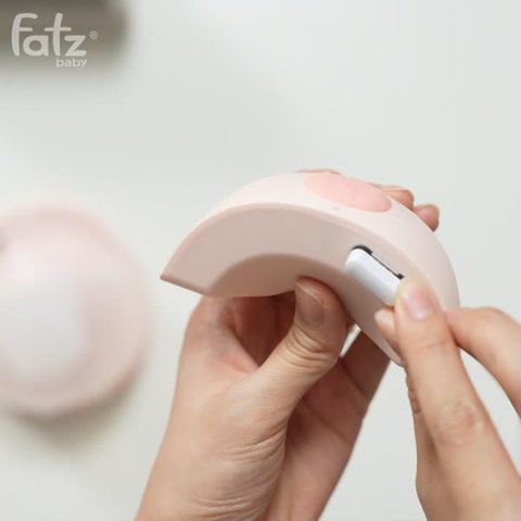 Máy hút sữa điện rảnh tay không dây chườm ấm Fatzbaby Freemax 8 Plus FB1219TP