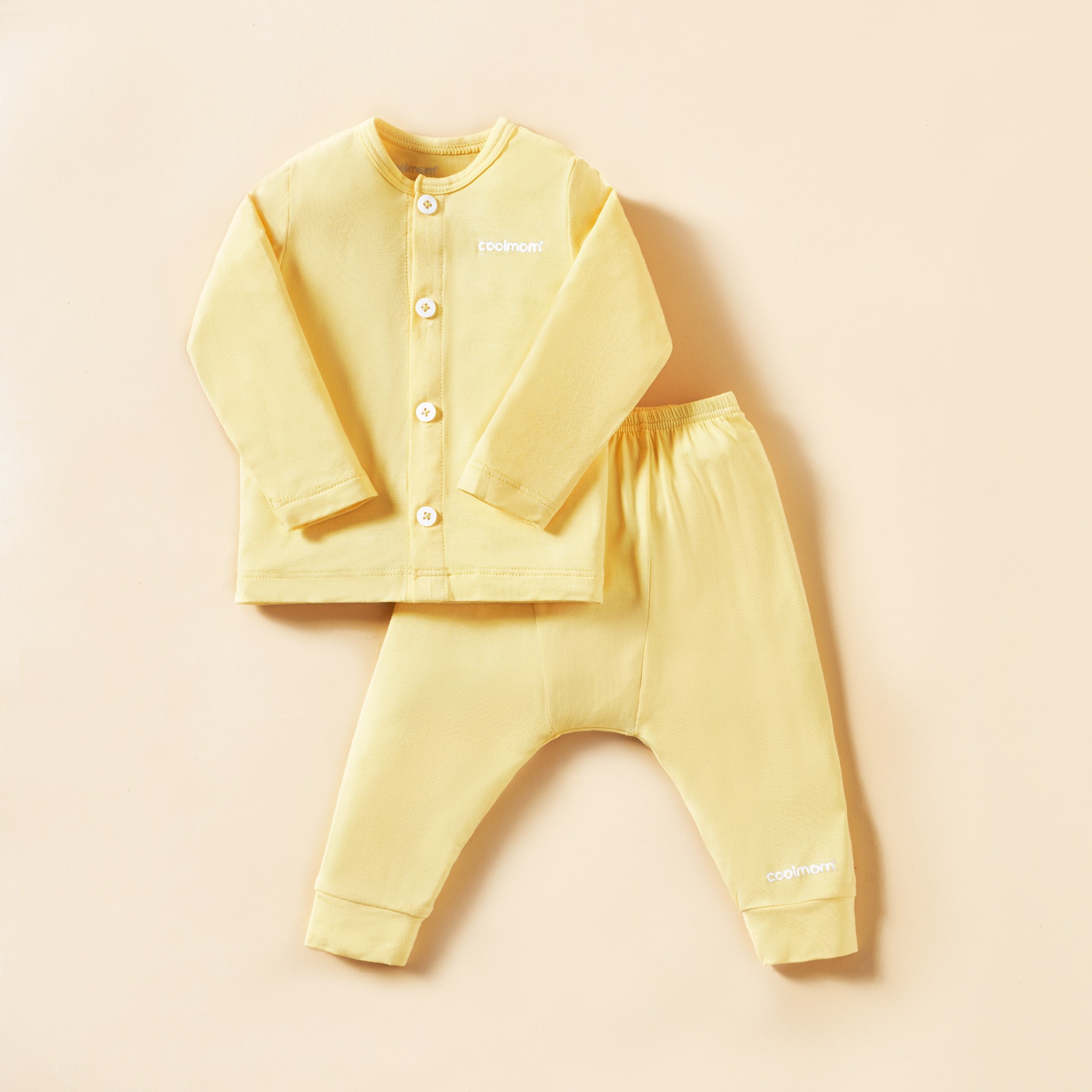 Bộ dài tay cài giữa Coolmom chất liệu sợi tre cao cấp màu vàng vanilla size 6M/ CM-0017-6M-V