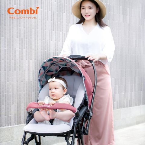 Xe đẩy cho bé Combi Sugocal Light (2 chiều - Màu xanh dương)
