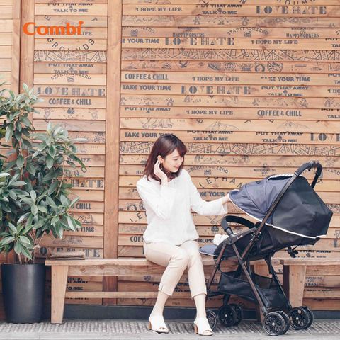 Xe đẩy cho bé Combi Mechacal Handy S (2 chiều - Màu Xanh Navy)