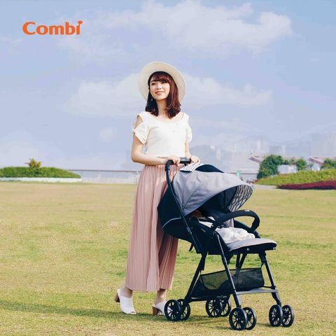 Xe đẩy cho bé Combi Mechacal Handy S (2 chiều - Màu Xanh Navy)