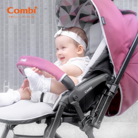 Xe đẩy cho bé Combi Sugocal Light (2 chiều - Màu xanh dương)