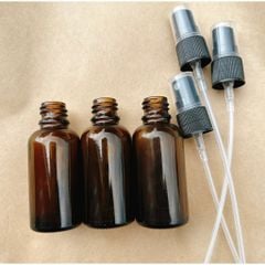 CHAI THỦY TINH NÂU 30ML KÈM VÒI XỊT PHUN SƯƠNG