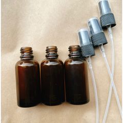 CHAI THỦY TINH NÂU 30ML KÈM VÒI XỊT PHUN SƯƠNG