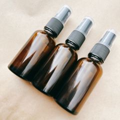 CHAI THỦY TINH NÂU 30ML KÈM VÒI XỊT PHUN SƯƠNG