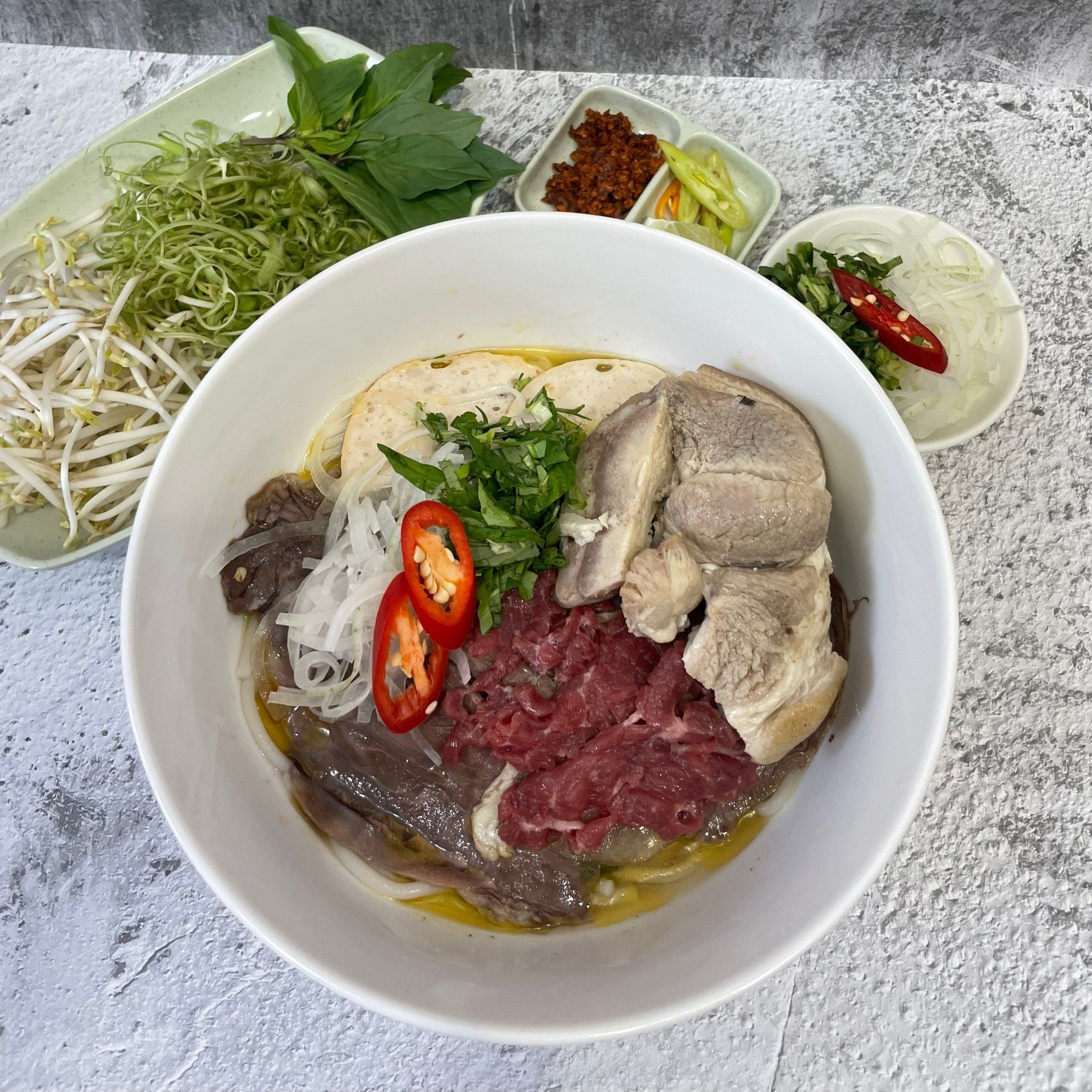  Bún Bò Hoàng Kim (Đầy Đủ) 