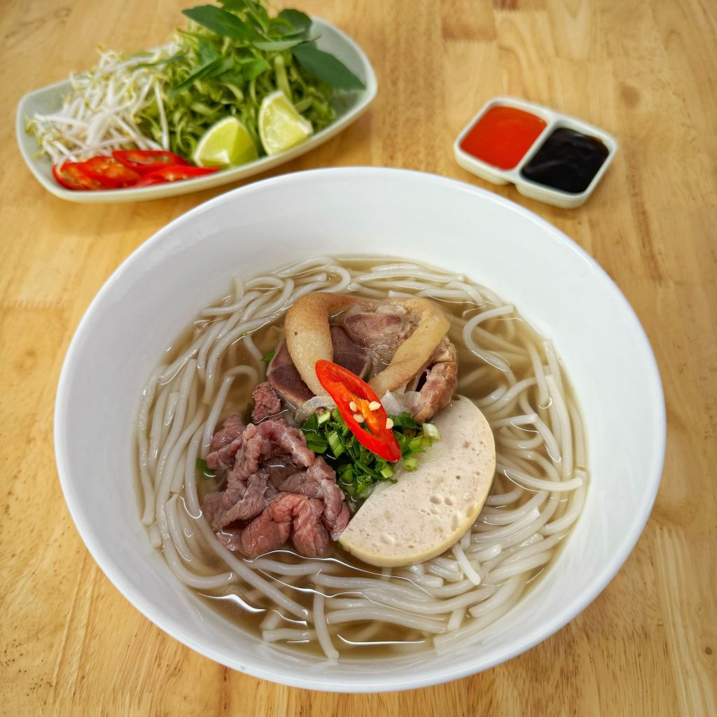  Bún Bò Tái Giò 