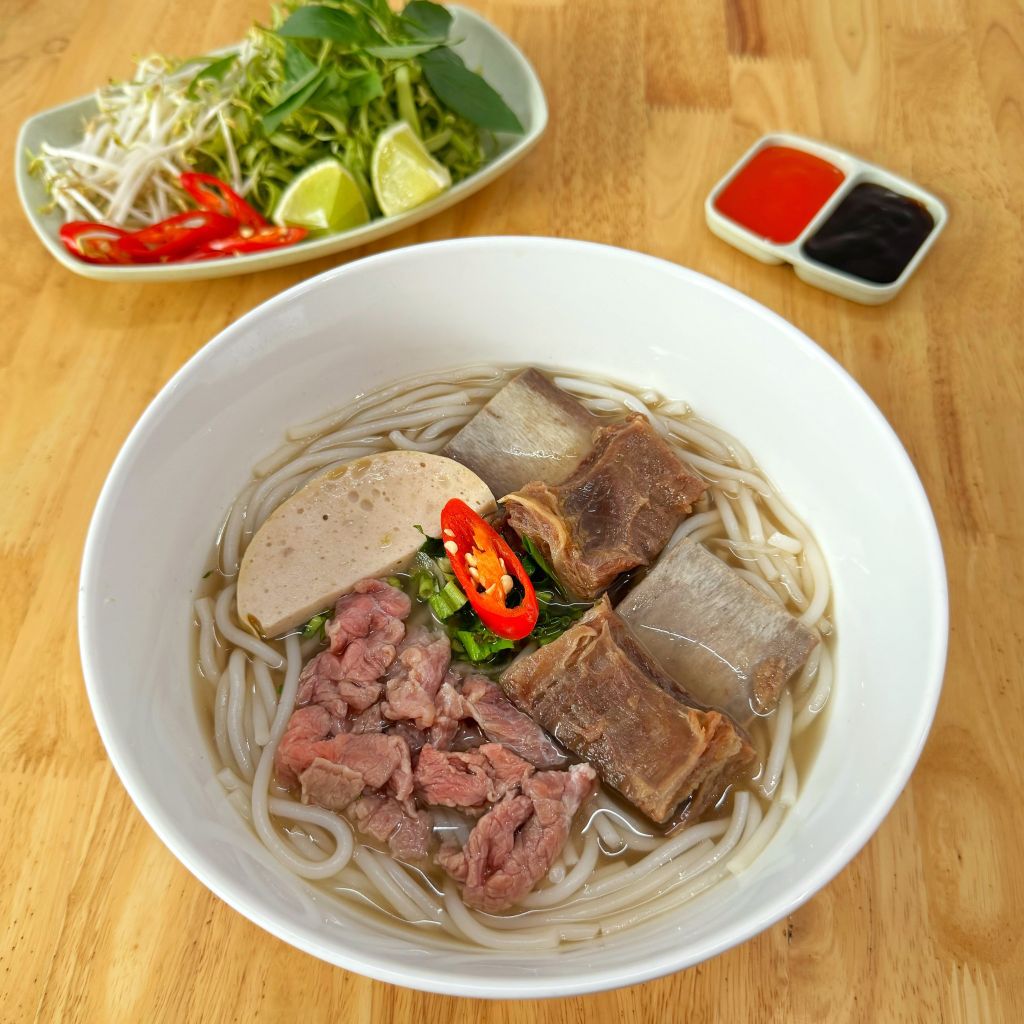  Bún Bò Tái Sườn 