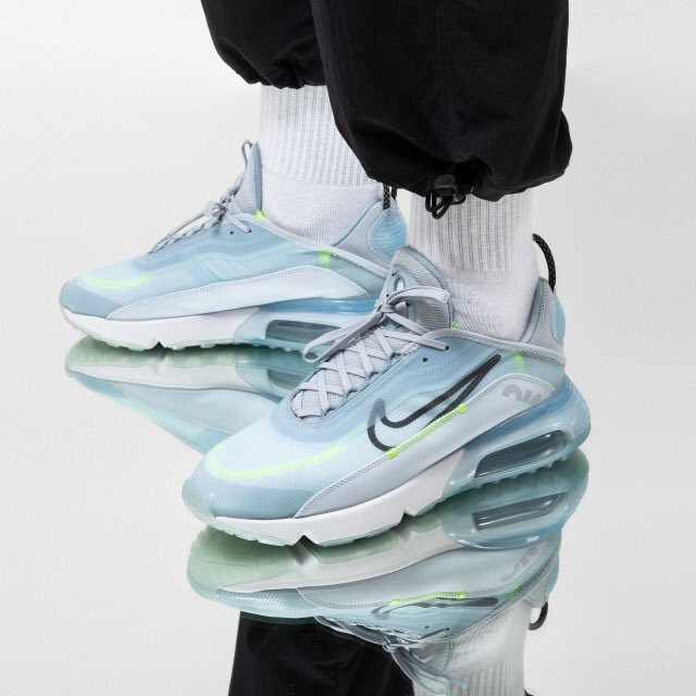 air max 2090 photon dust