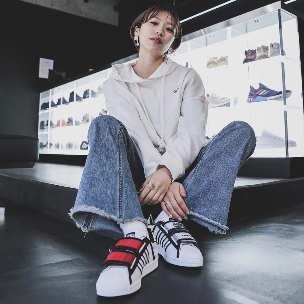 Giay Adidas Olivia Oblanc x Ji Won Choi x Wmns Superstar FW6635 WD Shoes Scofield