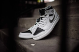 Giày Nike Air Jordan 1 Mid 'Wolf Grey Pure Platinum' 554724 032