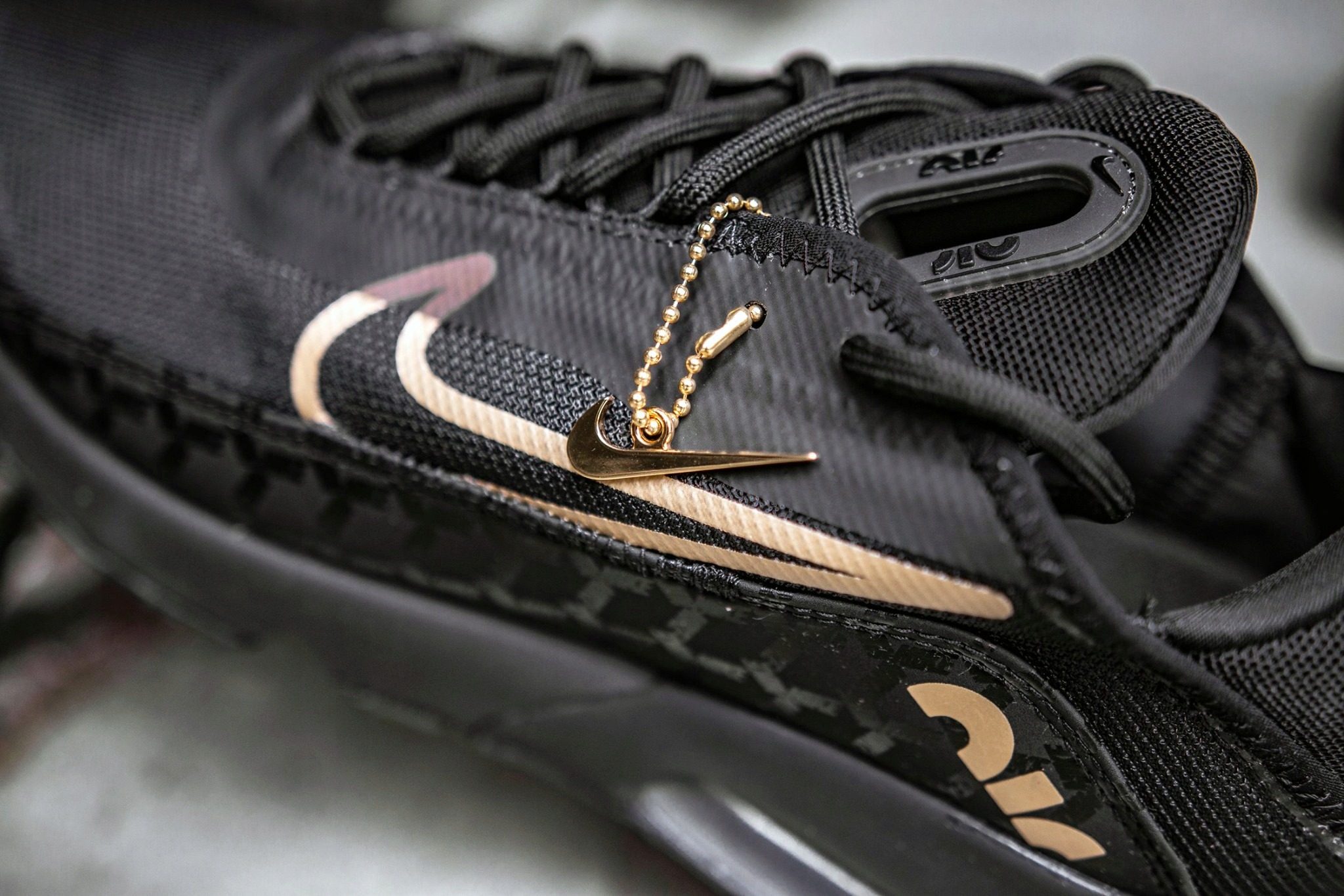 air max 2090 black metallic gold