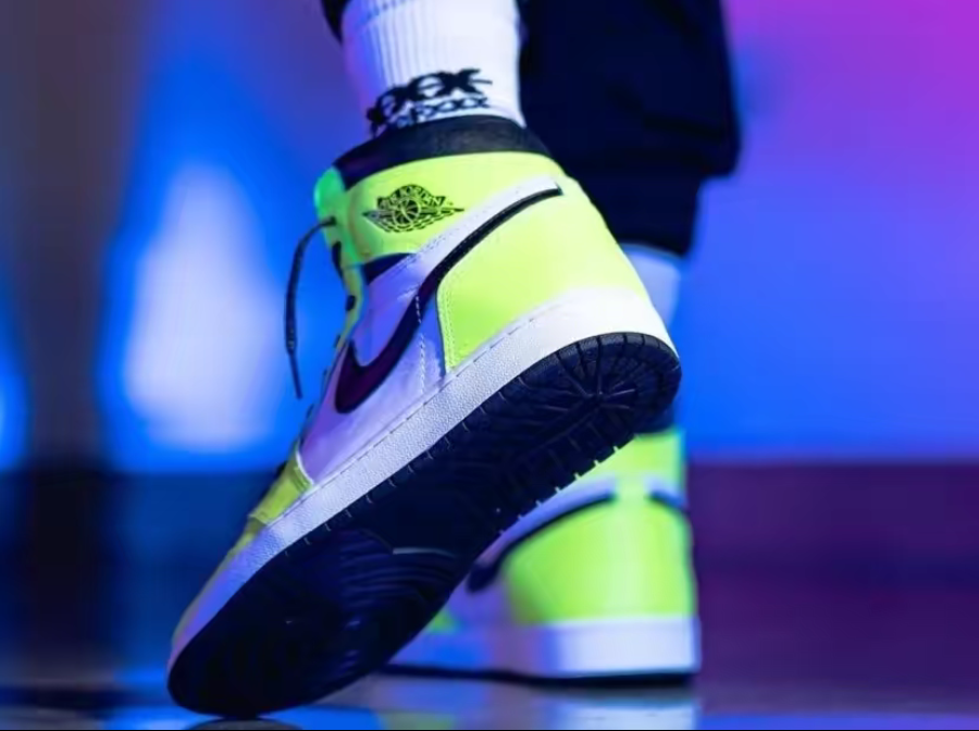 Giày Nike Air Jordan Retro High OG 'Volt' 555088-702 WD Shoes