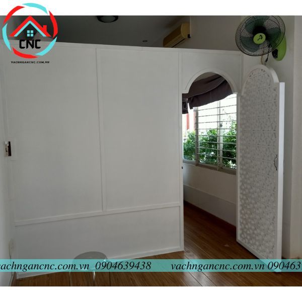 Vách Ngăn Gỗ Phòng Khách Có Của-BK100