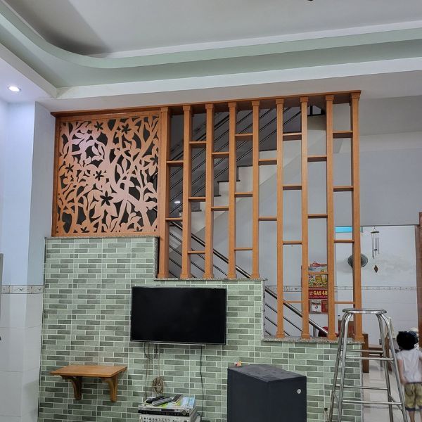 Vách Ngăn Cầu Thang Lam Gỗ- CT52