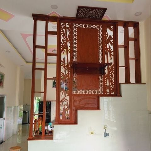  Lam Gỗ Trang Trí Cầu Thang Có Vách Ngăn 