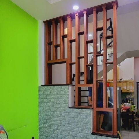  Vách lam gỗ cầu thang phòng khách -LG119 