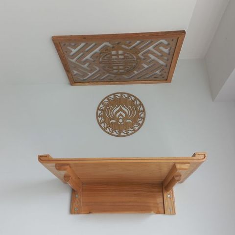  TRANG THỜ TREO TƯỜNG GỖ SỒI 06 