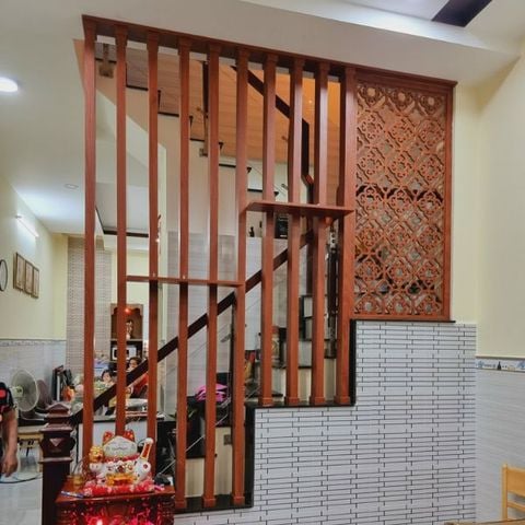  Vách ngăn cầu thang giật cấp 