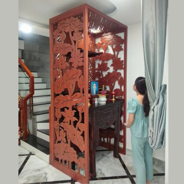 Vách ngăn phòng thờ 100