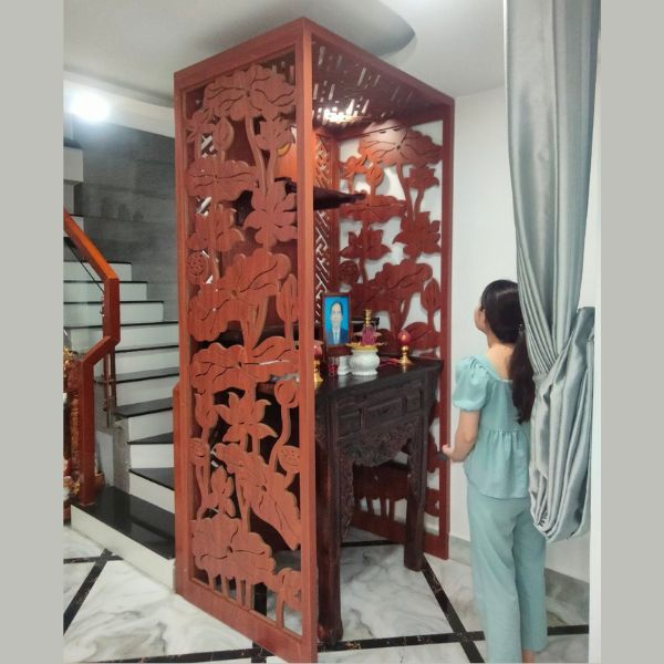 Vách ngăn phòng thờ 100