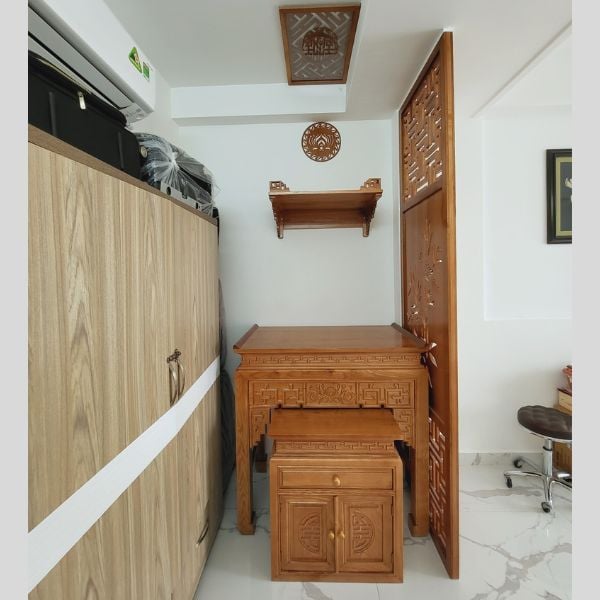 Tấm vách bàn thờ bằng gỗ