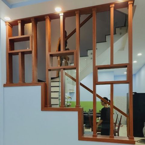  Vách ngăn cầu thang bằng gỗ 