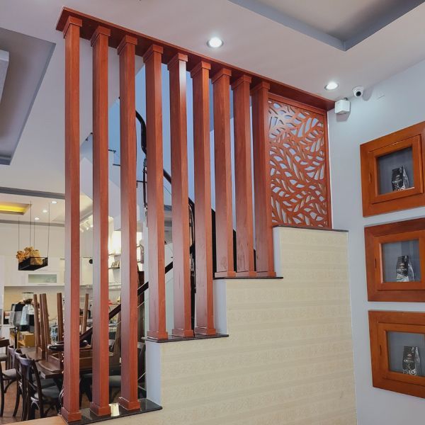 Vách ngăn cầu thang 48