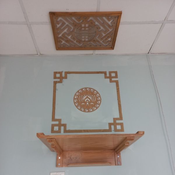 TRANG THỜ TREO TƯỜNG GỖ SỒI 06