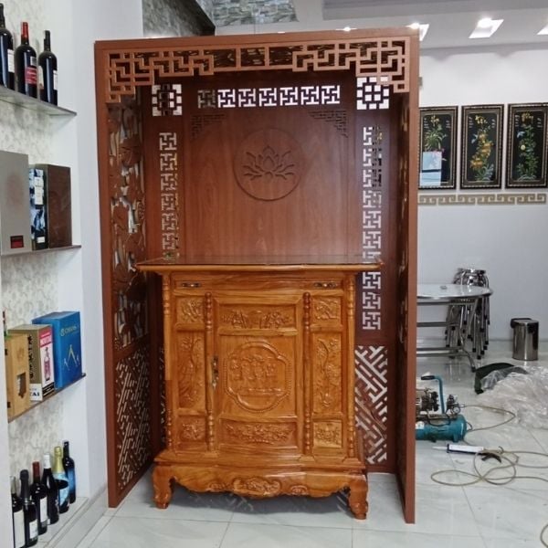 Vách ngăn phòng thờ 135