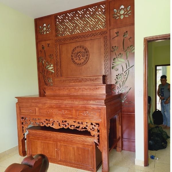 Vách ngăn phòng thờ 152