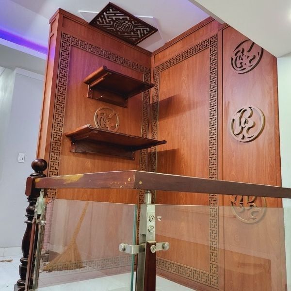 Vách ngăn phòng thờ 153