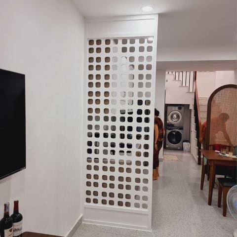  Vách ngăn phòng khách và bếp - nhựa pima trắng 