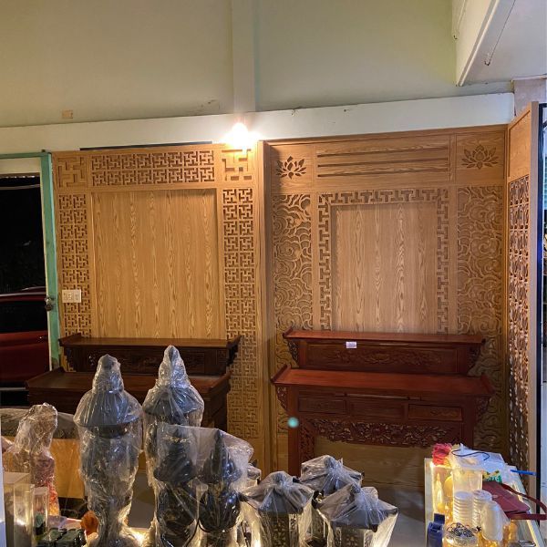 Vách ngăn phòng thờ 73