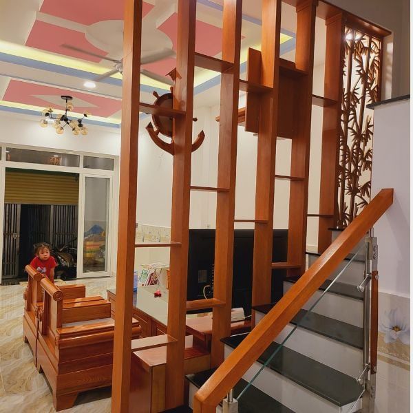 Vách ngăn phòng khách và bếp 56