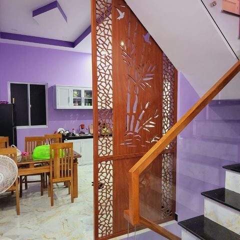  Vách ngăn cầu thang 93 