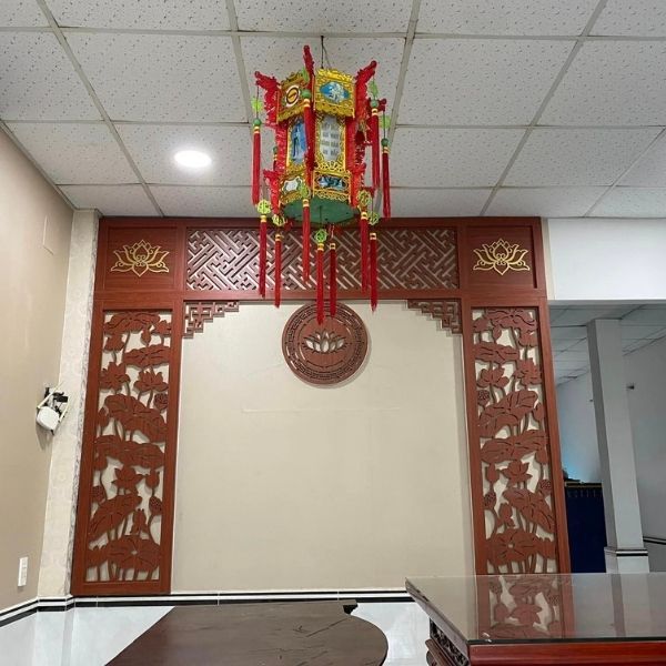 Vách ngăn phòng thờ 182
