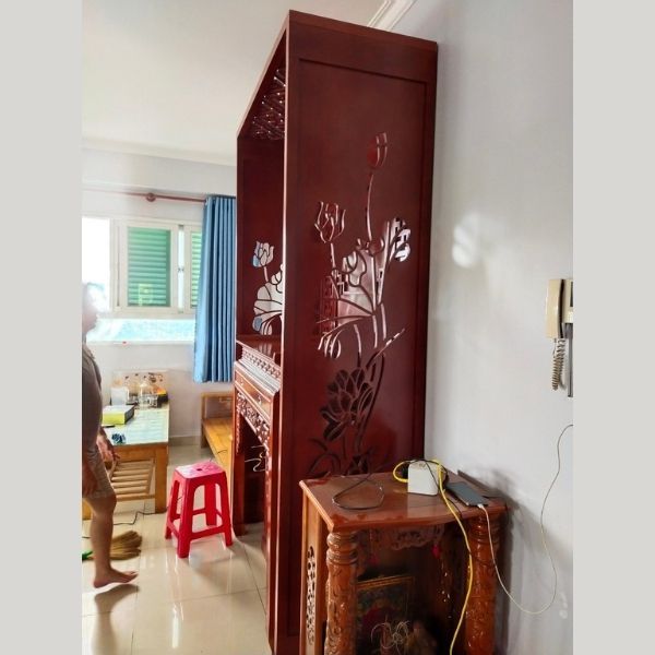 Vách ngăn phòng thờ 90