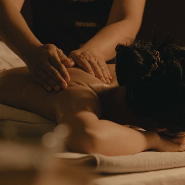  Basic Massage In Himalaya Pink Salt Environment 30mins / Massage Thư Giãn Trong Phòng Đá Muối Himalaya 30 Phút 