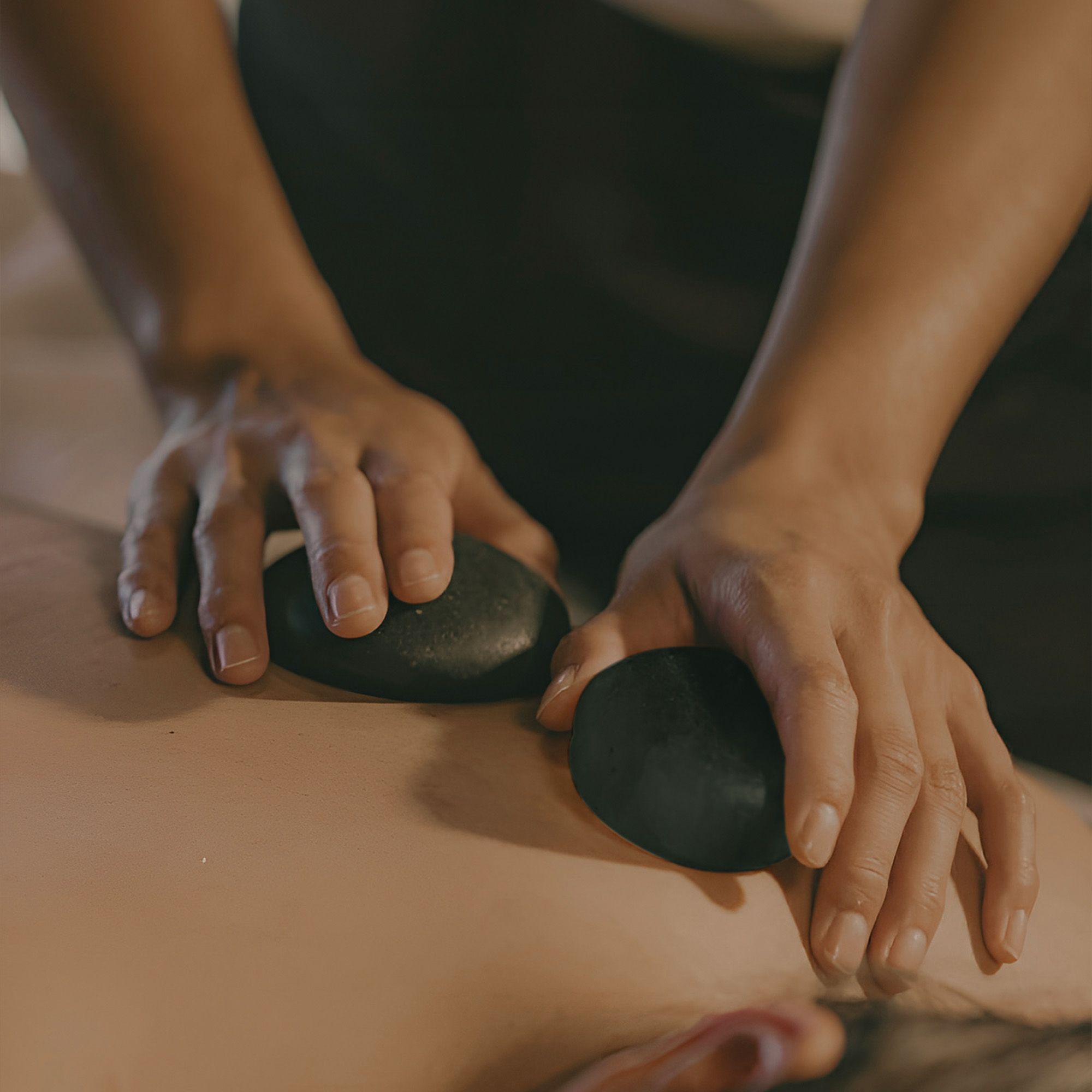  Massage With Hot Stone In Himalaya Pink Salt Environment 75mins / Massage Đá Nóng Trong Phòng Đá Muối Himalaya 75 Phút 