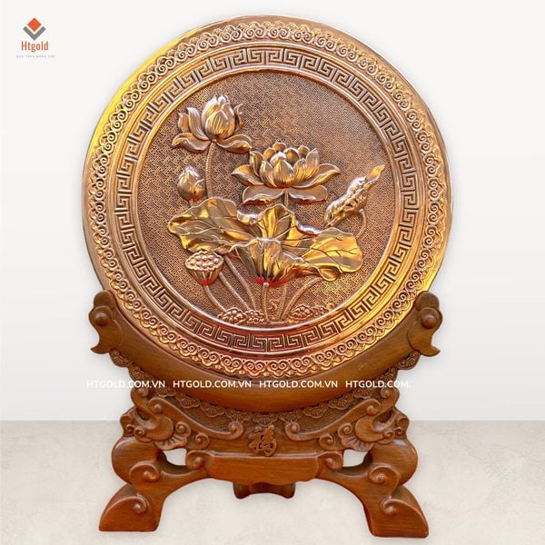 QUÀ TẶNG TRANH ĐĨA HOA SEN BẰNG ĐỒNG (Đường kính 26cm; Tổng chiều cao 36cm)