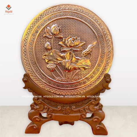 QUÀ TẶNG TRANH ĐĨA HOA SEN BẰNG ĐỒNG (Đường kính 20cm; Tổng chiều cao 28cm)